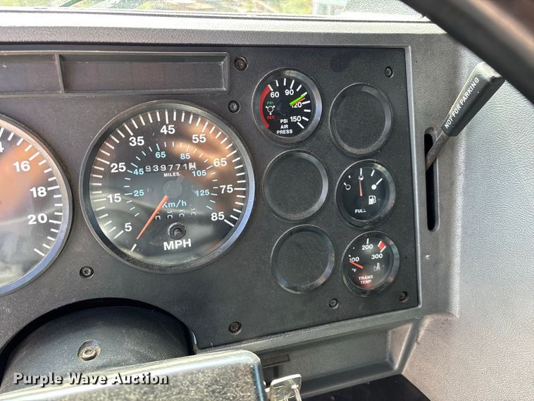 image for item FG0728 1999 Mack CH613 semi truck