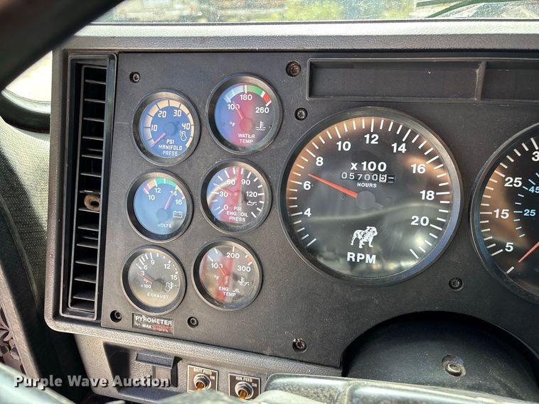image for item FG0728 1999 Mack CH613 semi truck