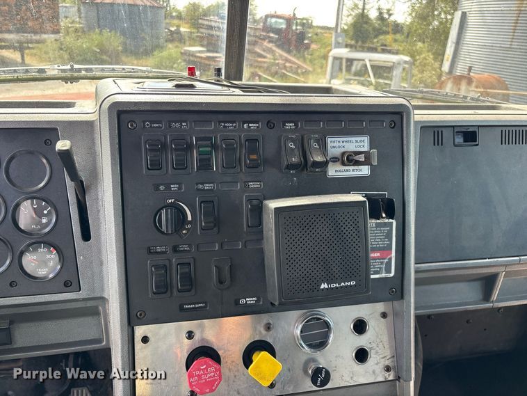 image for item FG0728 1999 Mack CH613 semi truck
