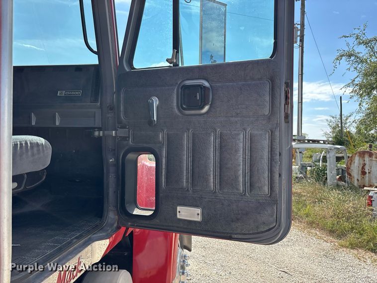 image for item FG0728 1999 Mack CH613 semi truck