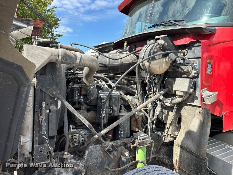 image for item FG0728 1999 Mack CH613 semi truck