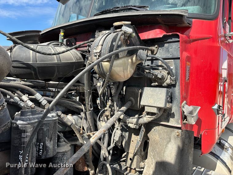 image for item FG0728 1999 Mack CH613 semi truck
