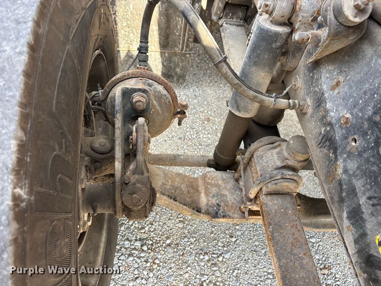 image for item FG0728 1999 Mack CH613 semi truck
