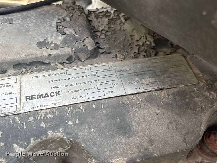 image for item FG0728 1999 Mack CH613 semi truck