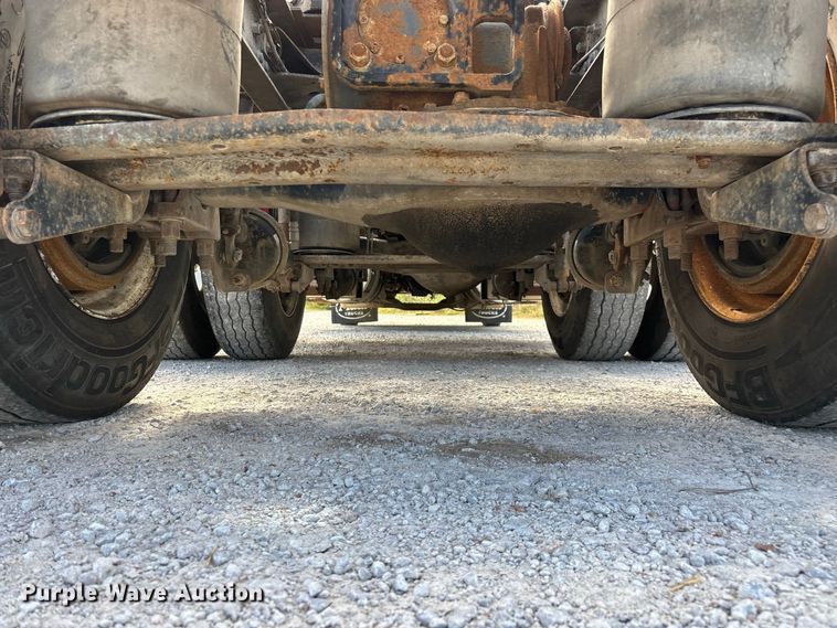 image for item FG0728 1999 Mack CH613 semi truck