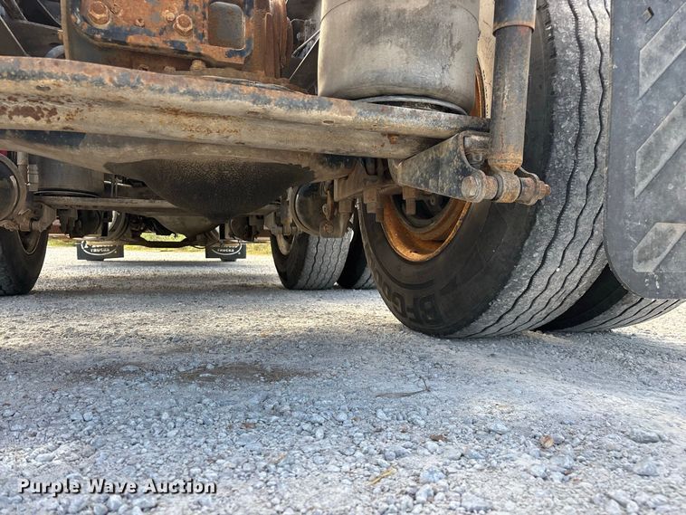 image for item FG0728 1999 Mack CH613 semi truck