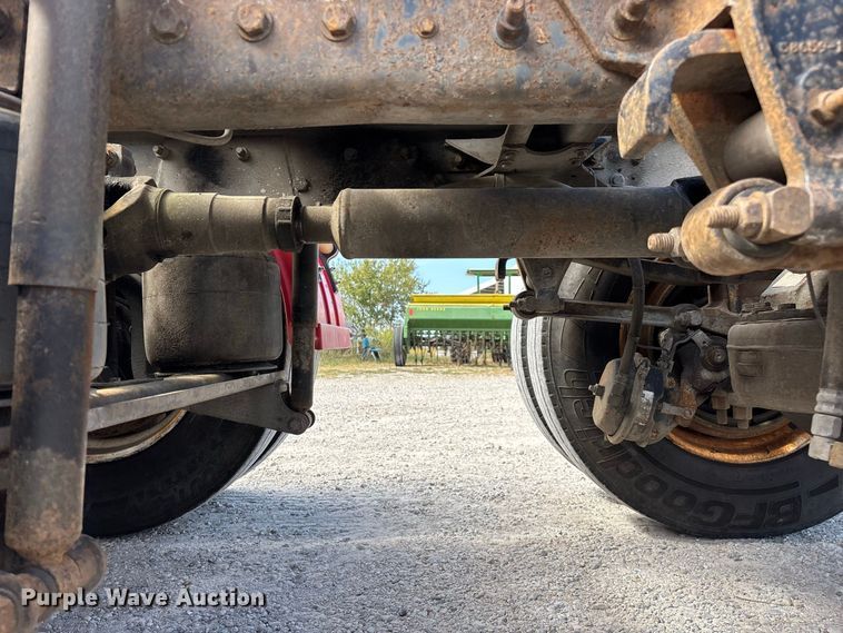 image for item FG0728 1999 Mack CH613 semi truck