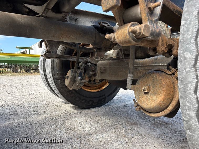 image for item FG0728 1999 Mack CH613 semi truck