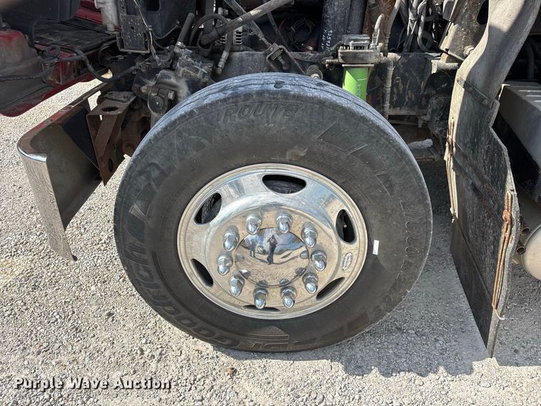 image for item FG0728 1999 Mack CH613 semi truck