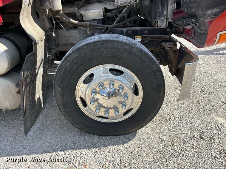 image for item FG0728 1999 Mack CH613 semi truck
