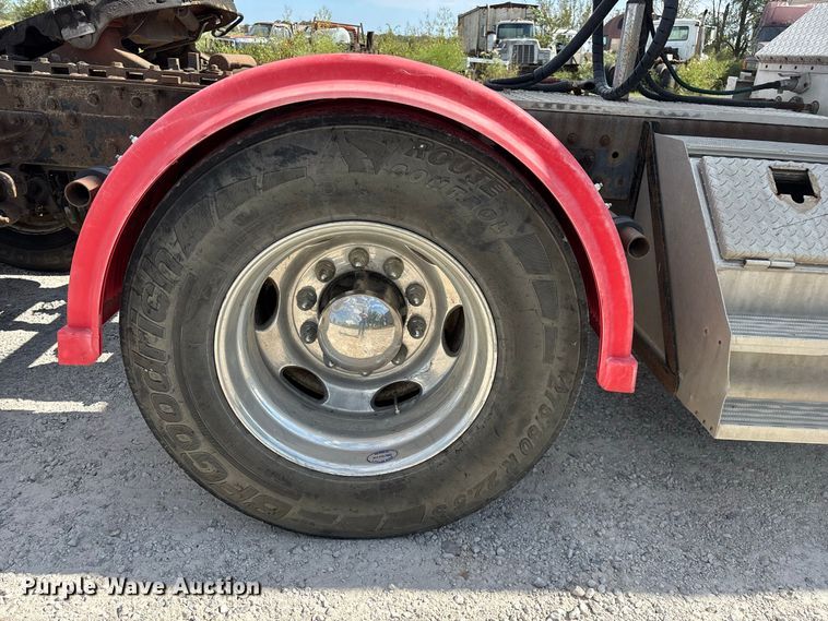 image for item FG0728 1999 Mack CH613 semi truck