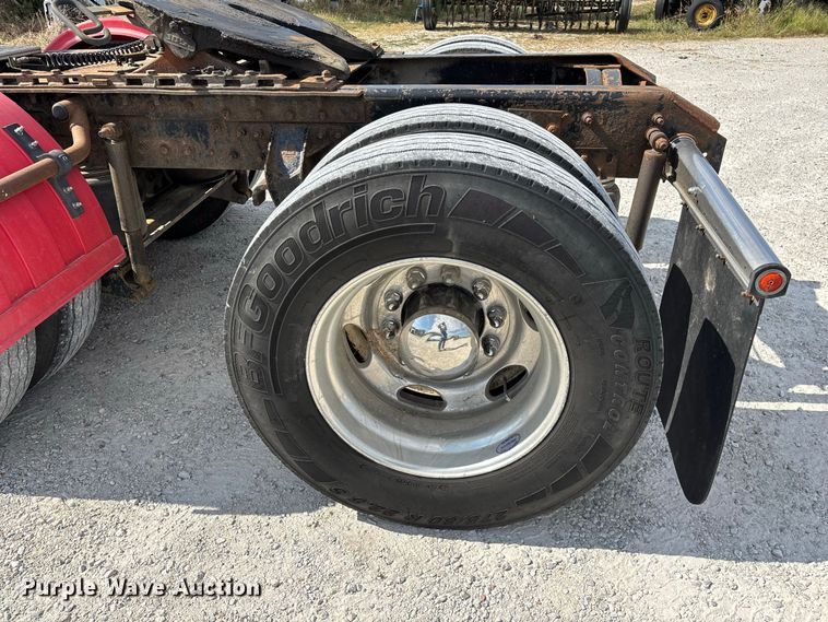 image for item FG0728 1999 Mack CH613 semi truck
