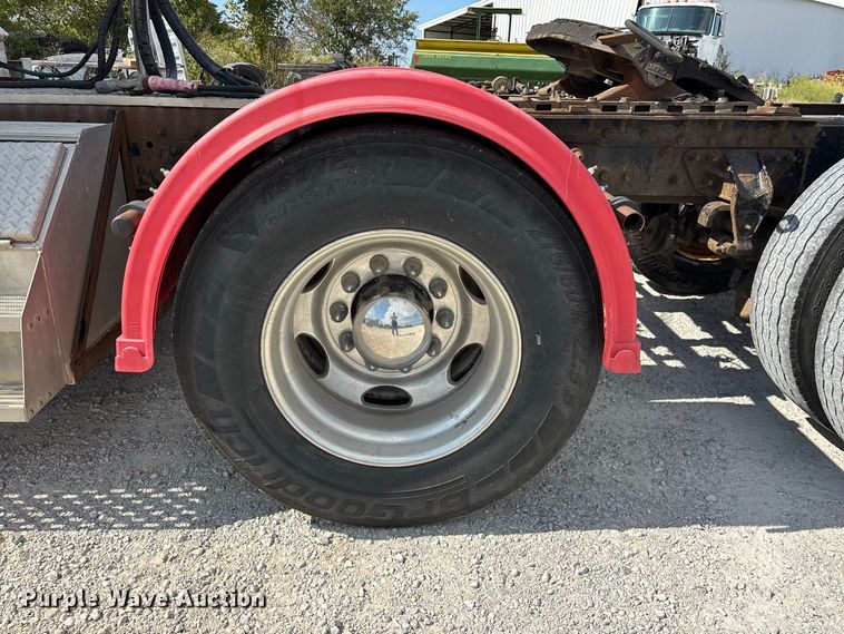 image for item FG0728 1999 Mack CH613 semi truck