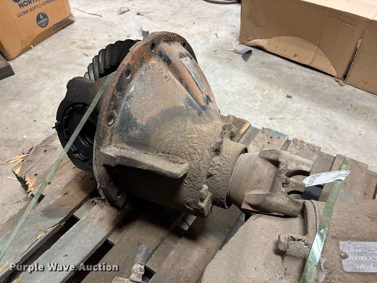 image for item FG0734 (2) Spicer semi truck differentials