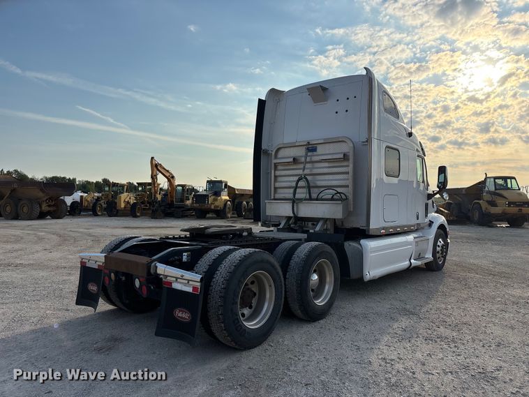 image for item FG0735 2016 Peterbilt 587 semi truck