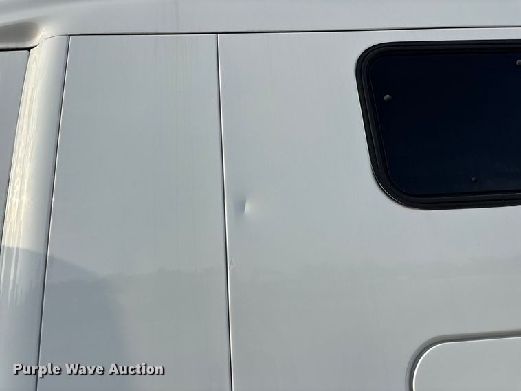 image for item FG0735 2016 Peterbilt 587 semi truck