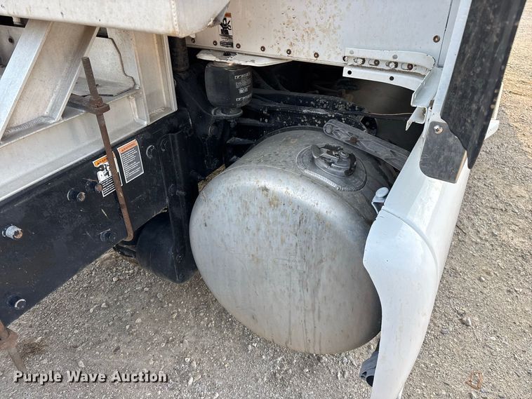 image for item FG0735 2016 Peterbilt 587 semi truck