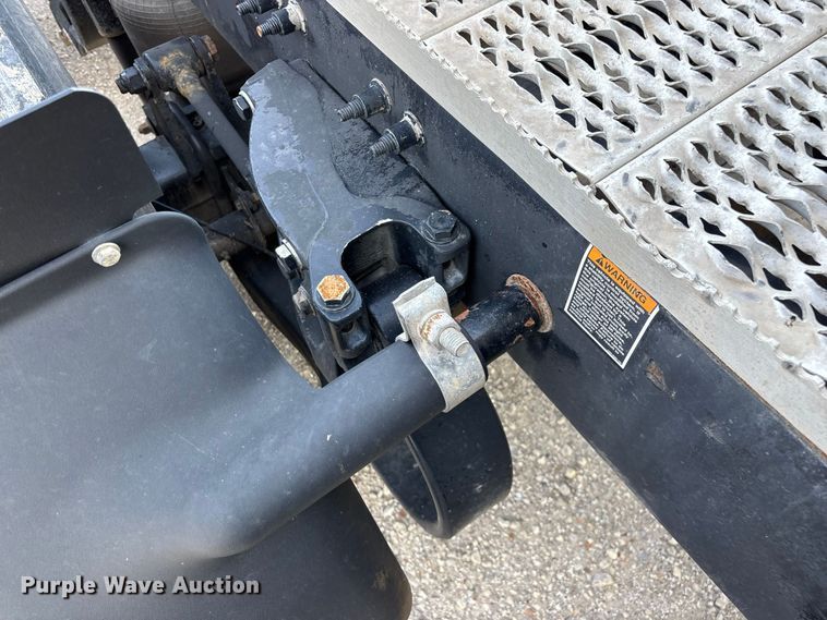image for item FG0735 2016 Peterbilt 587 semi truck