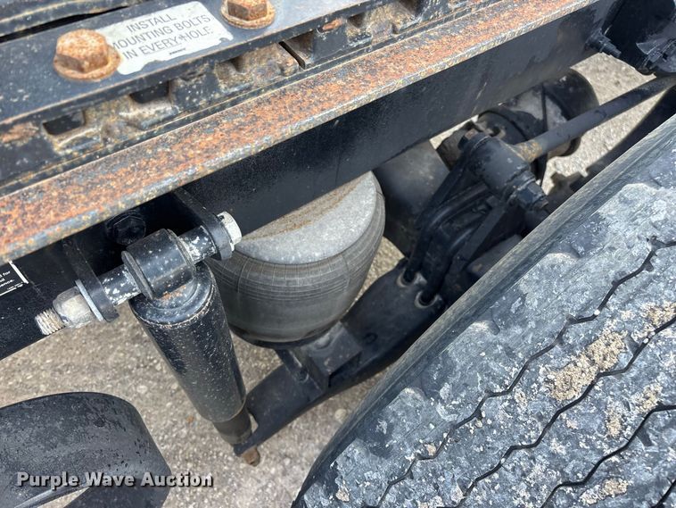 image for item FG0735 2016 Peterbilt 587 semi truck