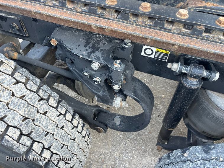 image for item FG0735 2016 Peterbilt 587 semi truck