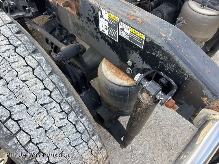 image for item FG0735 2016 Peterbilt 587 semi truck