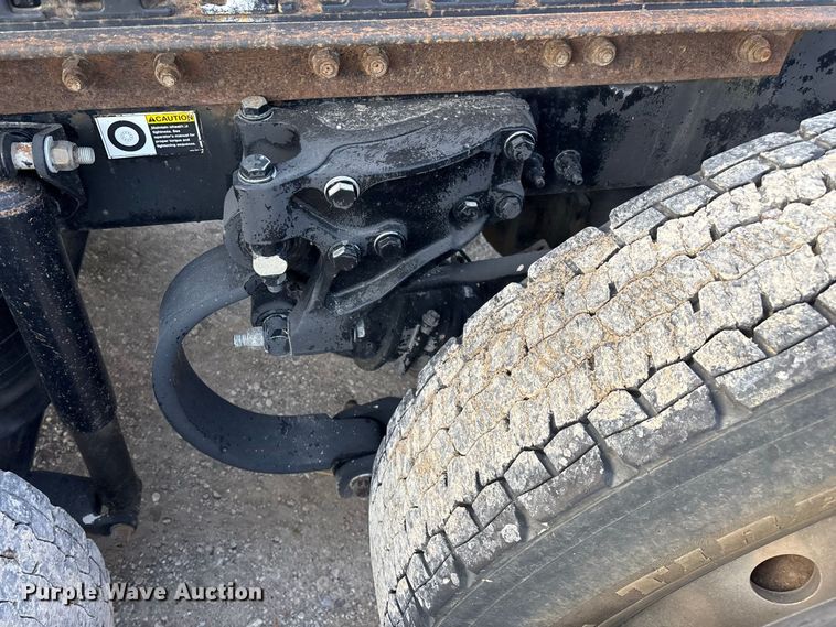 image for item FG0735 2016 Peterbilt 587 semi truck