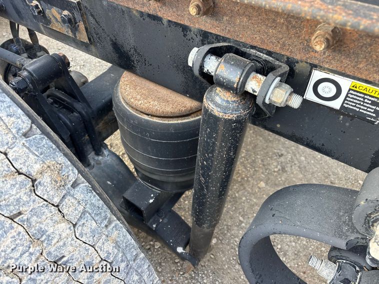 image for item FG0735 2016 Peterbilt 587 semi truck