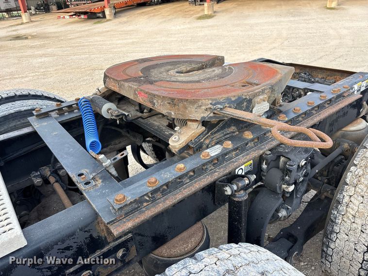 image for item FG0735 2016 Peterbilt 587 semi truck