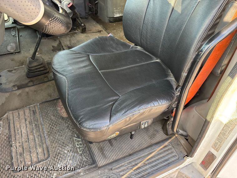 image for item FG0735 2016 Peterbilt 587 semi truck
