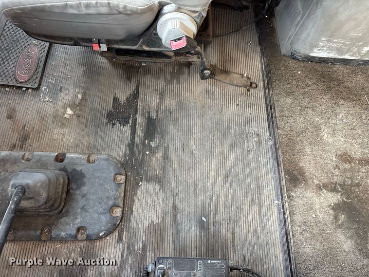 image for item FG0735 2016 Peterbilt 587 semi truck