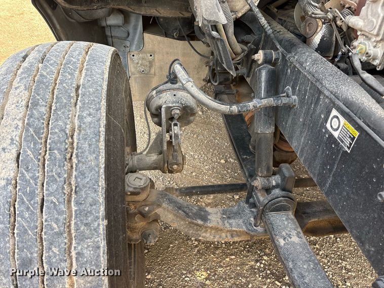 image for item FG0735 2016 Peterbilt 587 semi truck