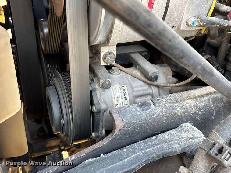 image for item FG0735 2016 Peterbilt 587 semi truck