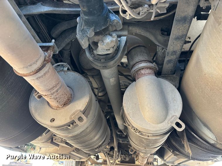image for item FG0735 2016 Peterbilt 587 semi truck