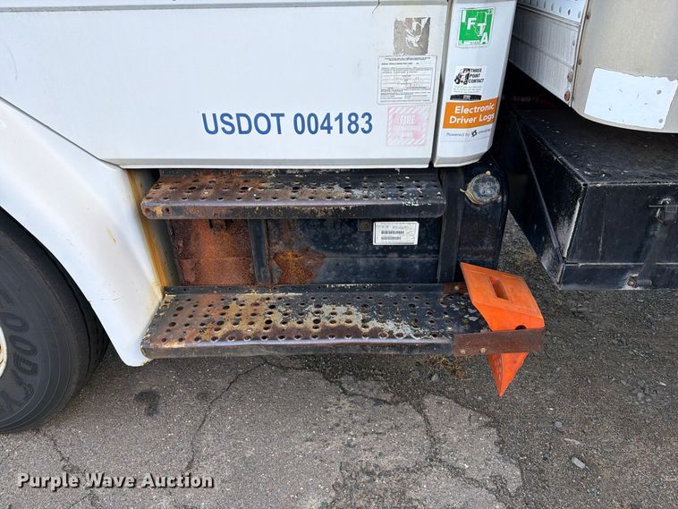 image for item FG3018 1999 Freightliner FL70 box truck
