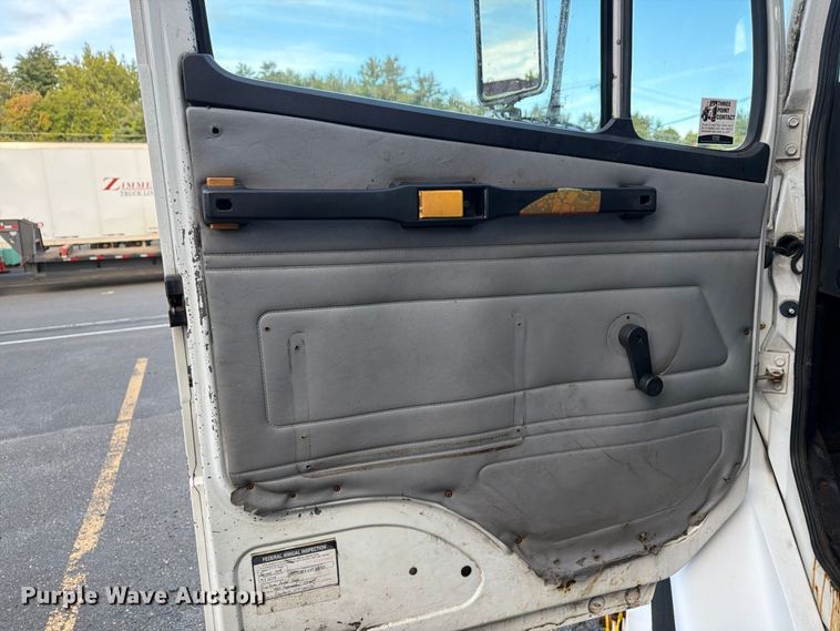 image for item FG3018 1999 Freightliner FL70 box truck
