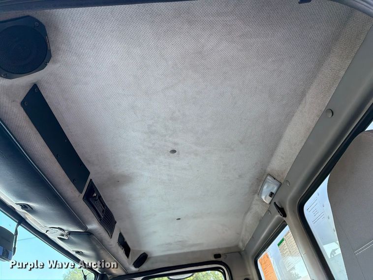 image for item FG3018 1999 Freightliner FL70 box truck