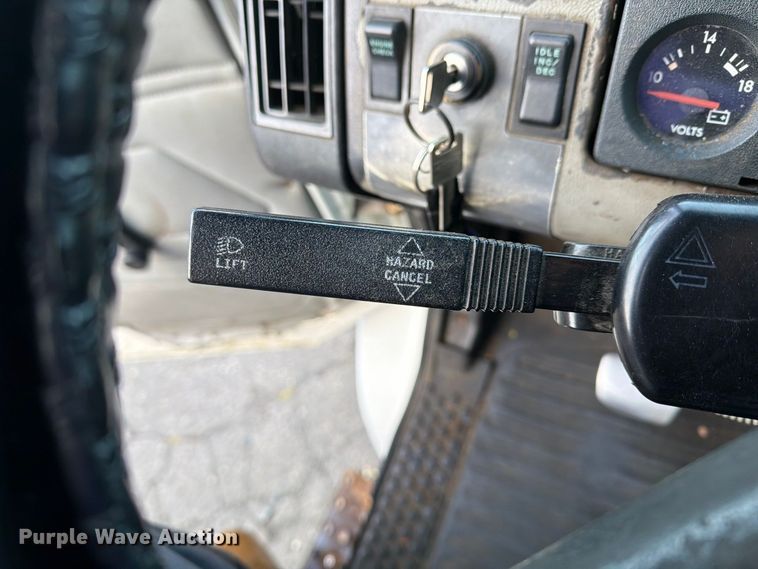 image for item FG3018 1999 Freightliner FL70 box truck