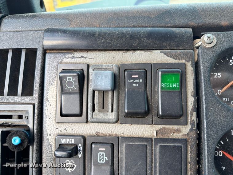 image for item FG3018 1999 Freightliner FL70 box truck