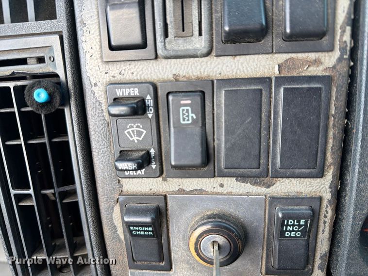 image for item FG3018 1999 Freightliner FL70 box truck
