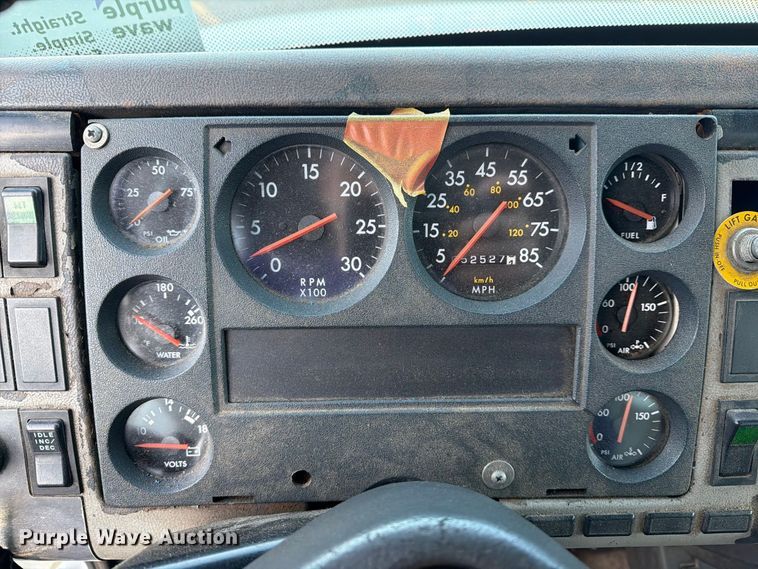 image for item FG3018 1999 Freightliner FL70 box truck