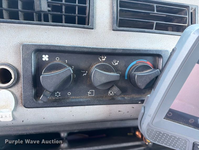 image for item FG3018 1999 Freightliner FL70 box truck