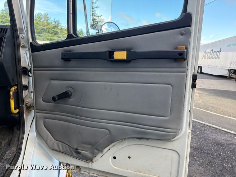 image for item FG3018 1999 Freightliner FL70 box truck