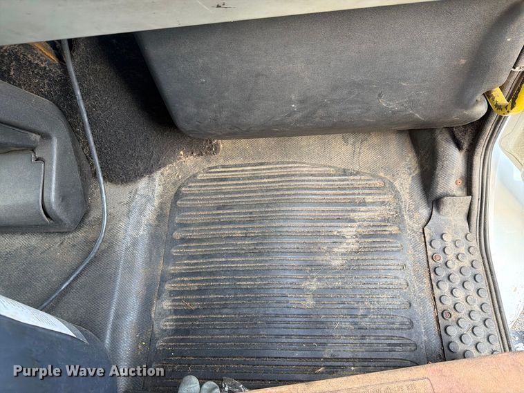 image for item FG3018 1999 Freightliner FL70 box truck