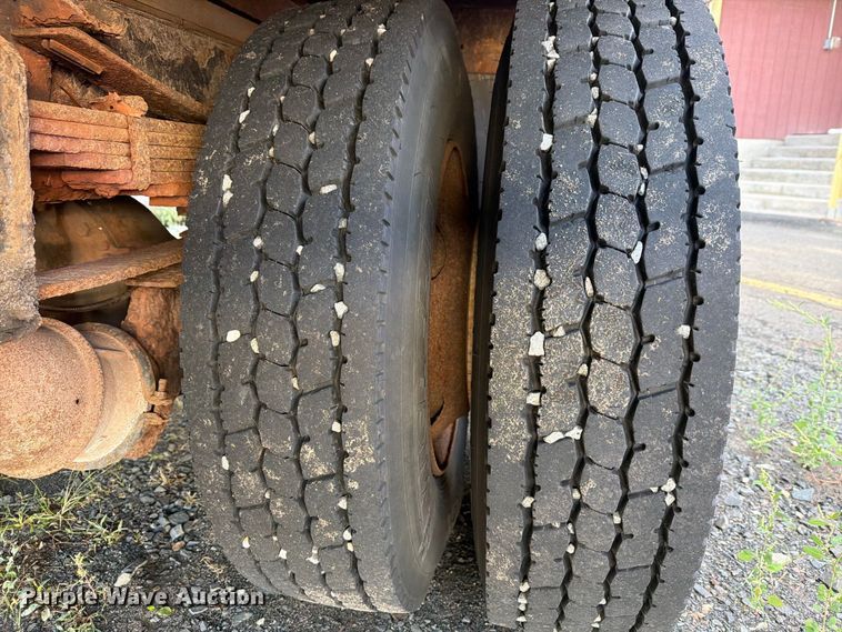 image for item FG3018 1999 Freightliner FL70 box truck