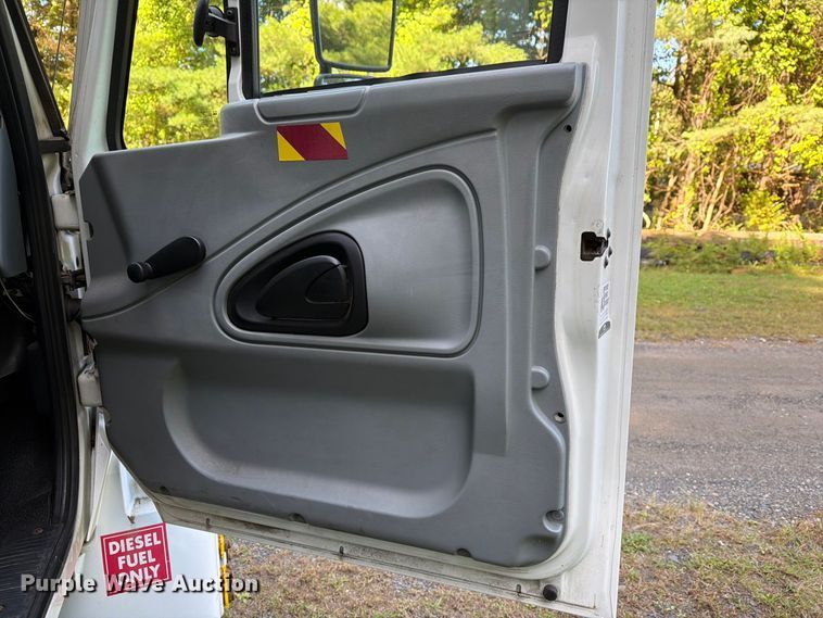 image for item FG3019 2007 International MA025 box truck