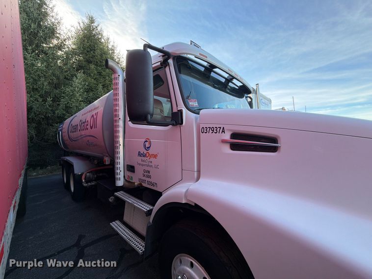 image for item FG3020 2003 Volvo VHD fuel truck