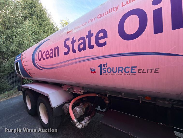 image for item FG3020 2003 Volvo VHD fuel truck