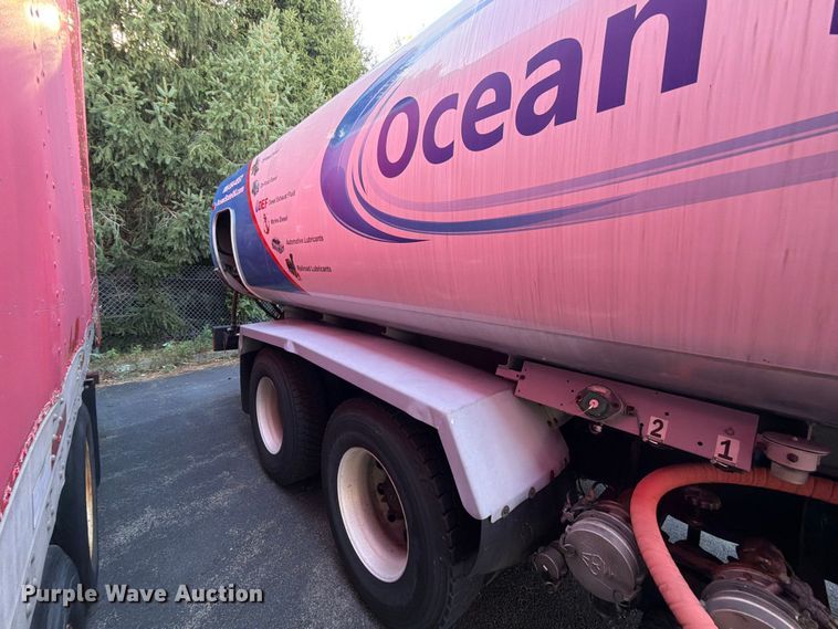 image for item FG3020 2003 Volvo VHD fuel truck
