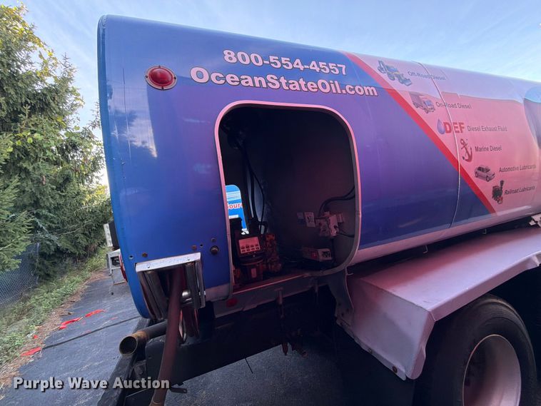 image for item FG3020 2003 Volvo VHD fuel truck