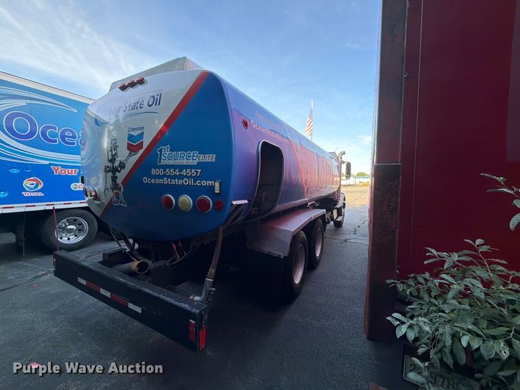 image for item FG3020 2003 Volvo VHD fuel truck